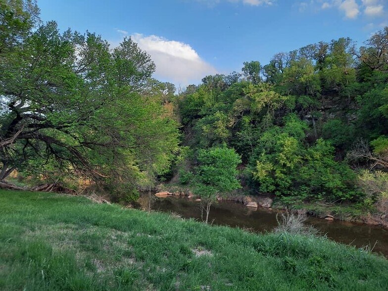 441 County Road 433, Mullin, TX for sale - Primary Photo - Image 1 of 5