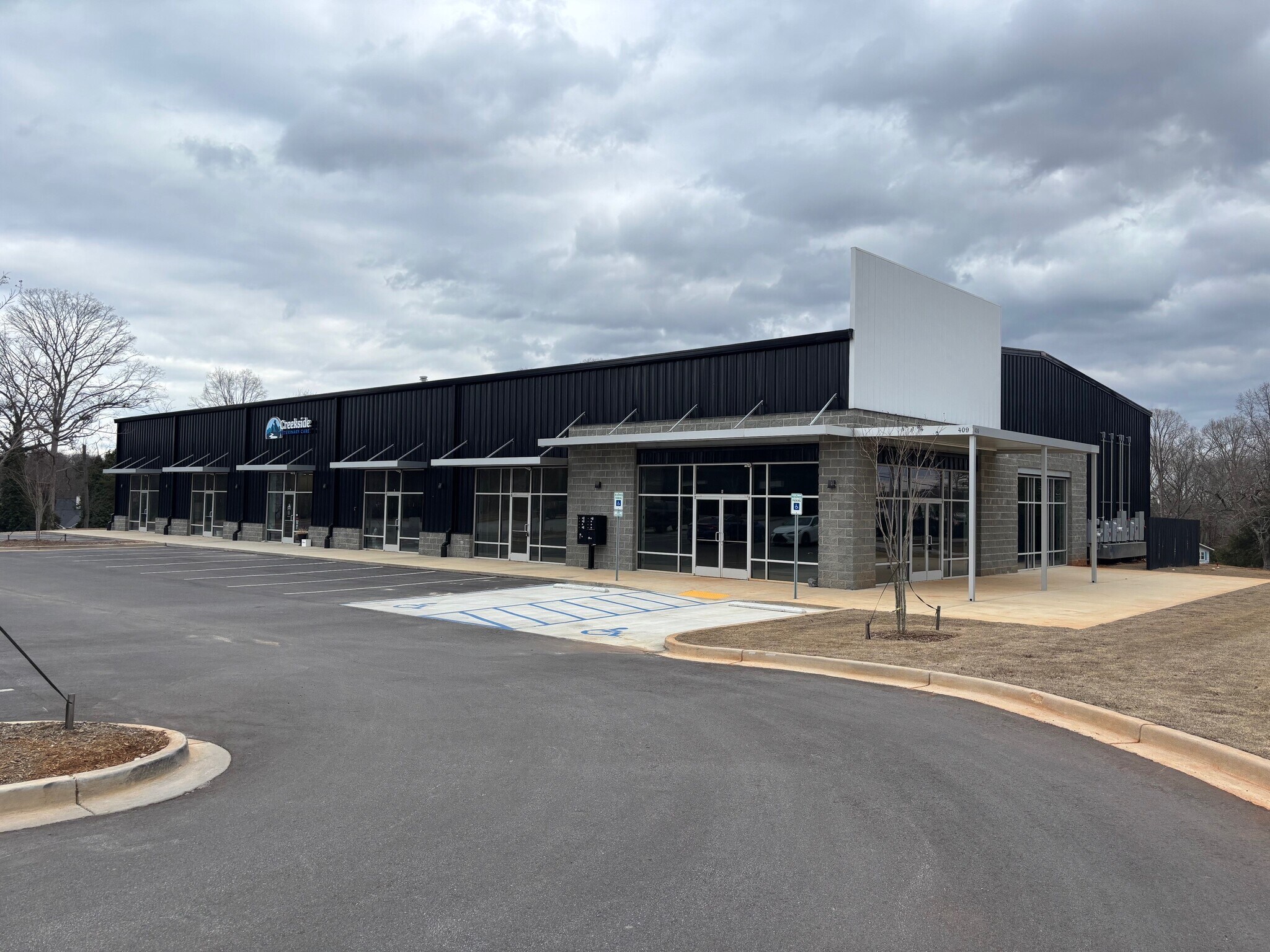 409 Scuffletown Rd, Simpsonville, SC for lease Primary Photo- Image 1 of 3