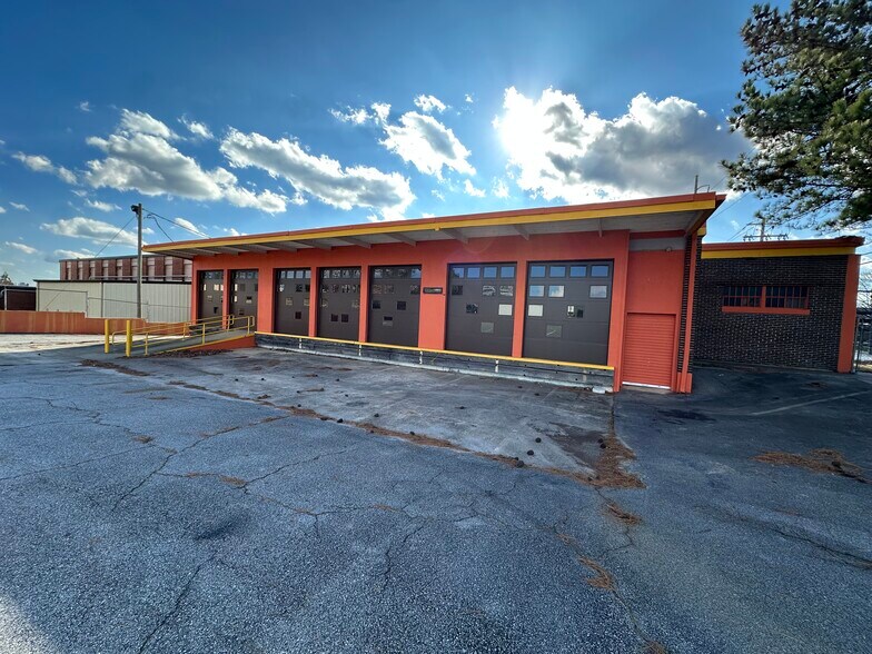 5999 New Peachtree Rd, Doraville, GA à louer - Photo du bâtiment - Image 2 de 16