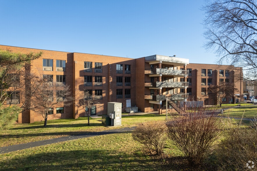 5201 Old York Rd, Philadelphia, PA for lease - Building Photo - Image 2 of 5