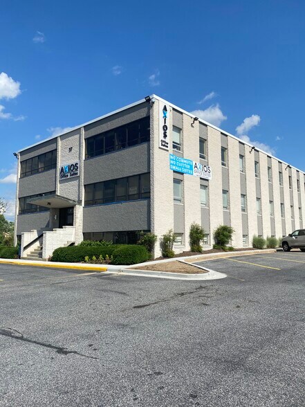 57 W Timonium Rd, Timonium, MD à louer - Photo du bâtiment - Image 3 de 16