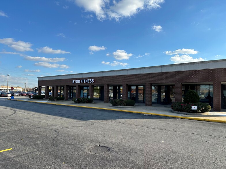 2 River Pl, Lansing, IL for lease - Building Photo - Image 3 of 6