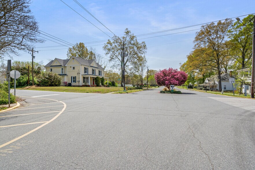 101 S Main St, Wendell, NC à louer - Photo du bâtiment - Image 3 de 29