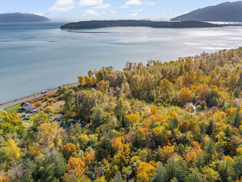 2519 Lummi Shore Rd, Bellingham, WA à vendre - Photo du bâtiment - Image 2 de 50