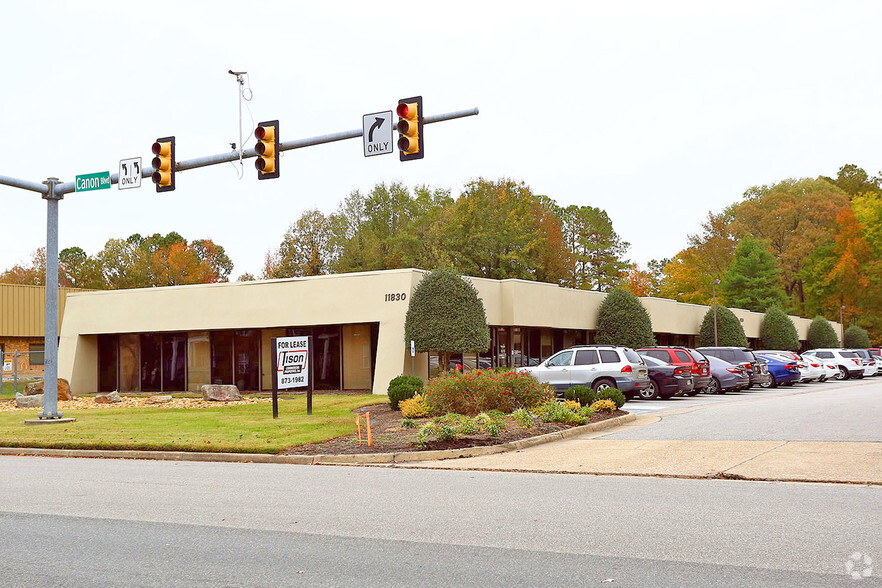 11830 Canon Blvd, Newport News, VA for lease - Primary Photo - Image 1 of 6