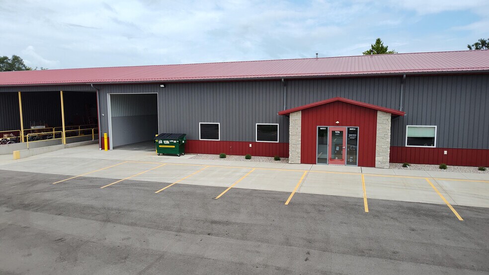 7278 Commerce Plaza Dr, Neenah, WI à louer - Photo du bâtiment - Image 2 de 2