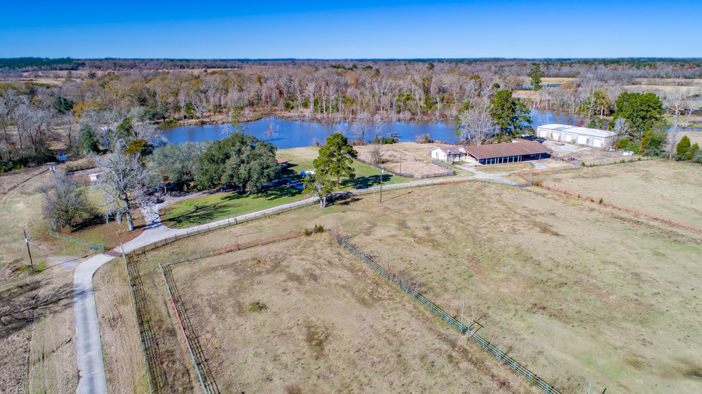 15391 E Fm 1097 Rd, Willis, TX à vendre - Photo principale - Image 1 de 1