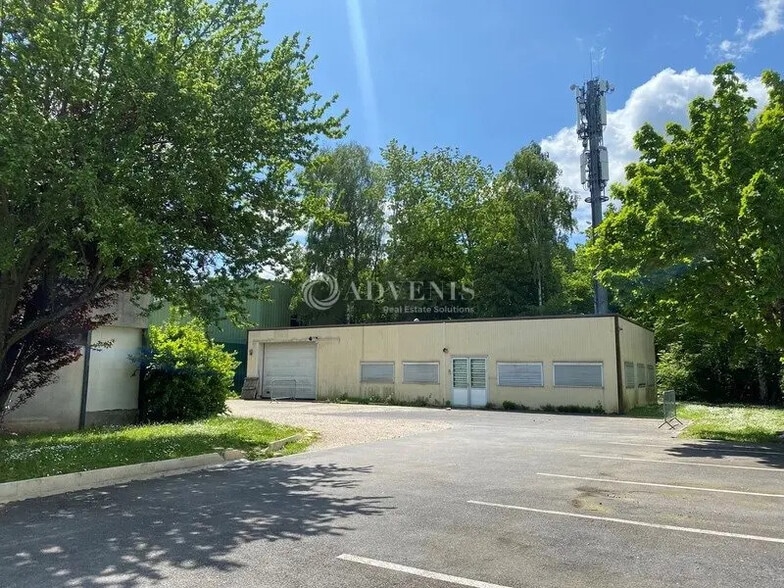 Flex in Guyancourt for lease - Building Photo - Image 1 of 7