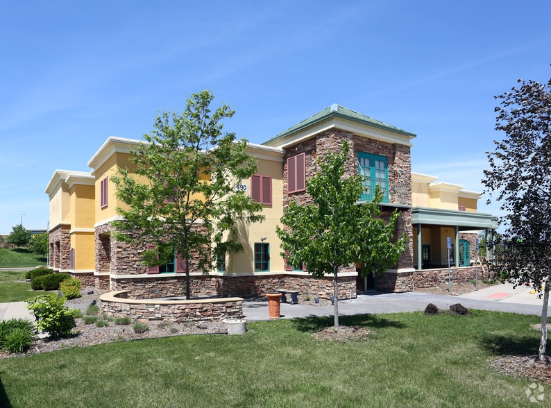490 S 68th St, West Des Moines, IA for lease - Primary Photo - Image 1 of 7