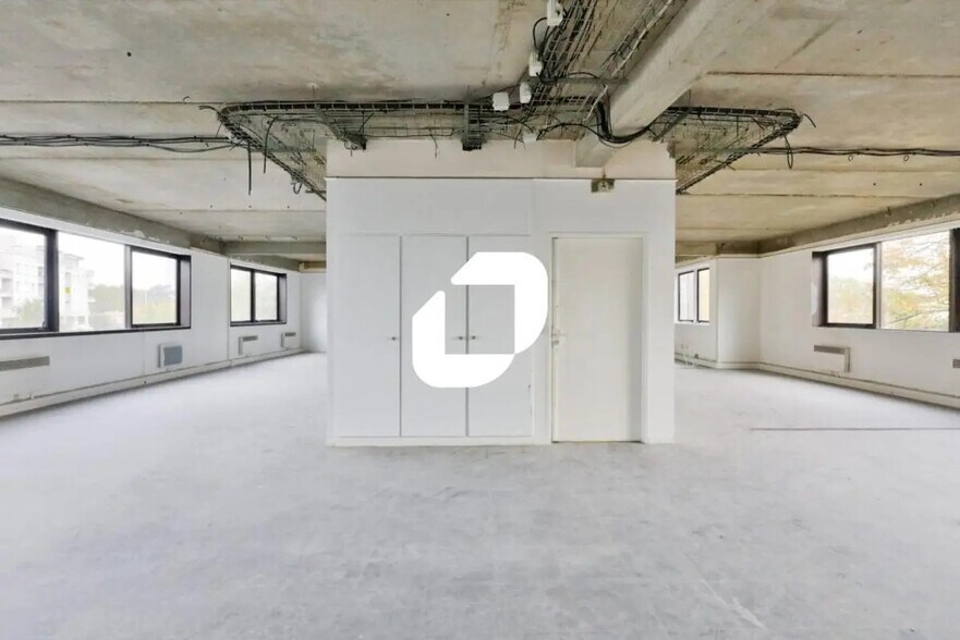 Bureau dans Bonneuil-sur-Marne à louer - Photo du bâtiment - Image 3 de 4