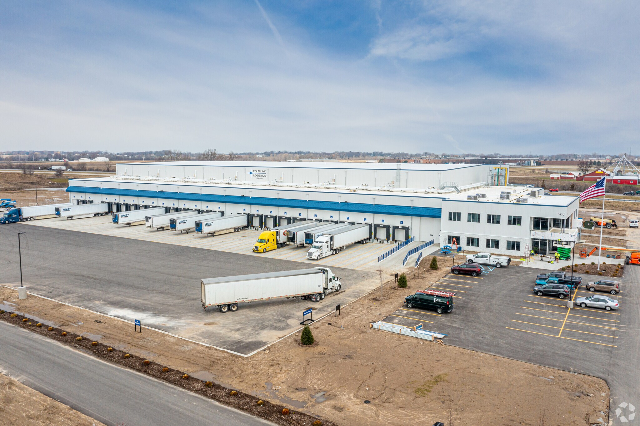 1870 Transport Ln, Holland, MI for lease Primary Photo- Image 1 of 11