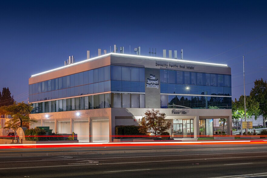 11707 Fair Oaks Blvd, Fair Oaks, CA à louer - Photo du bâtiment - Image 1 de 9