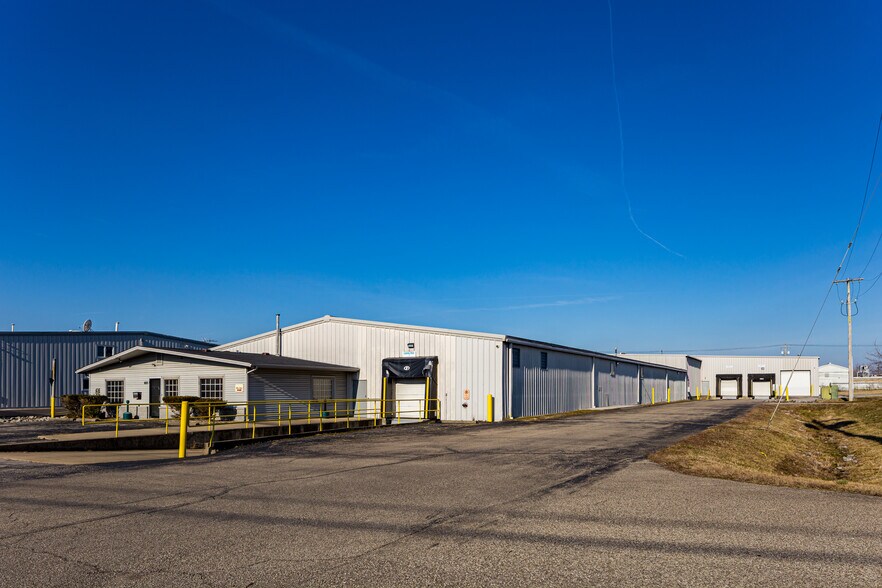 4015-4017 Produce Rd, Louisville, KY à louer - Photo du bâtiment - Image 2 de 4
