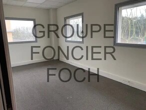 Rue Jean Zay, Saint-Priest for lease Interior Photo- Image 2 of 3