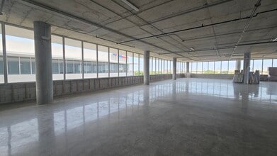 850 NW 42nd Ave, Miami, FL for lease Interior Photo- Image 2 of 4