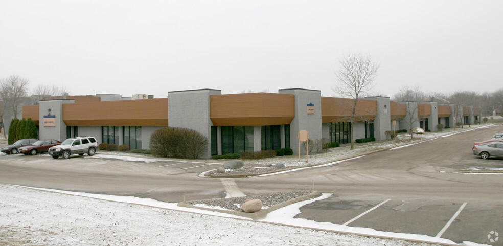 3850 N Annapolis Ln, Plymouth, MN for lease - Building Photo - Image 3 of 12