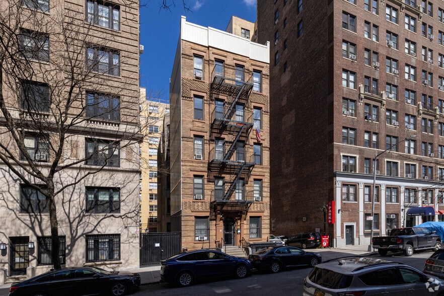 211 W 88th St, New York, NY for sale - Building Photo - Image 2 of 5