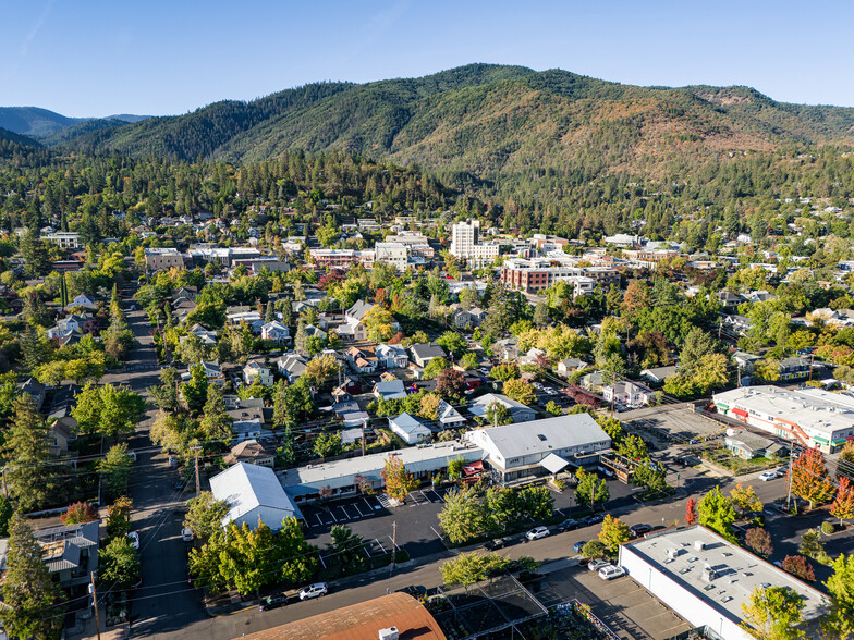 340 A St, Ashland, OR for lease - Building Photo - Image 1 of 34