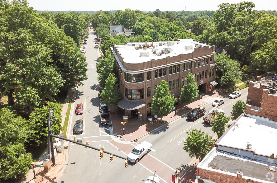 215 S Main St, Davidson, NC à vendre - Photo principale - Image 1 de 23