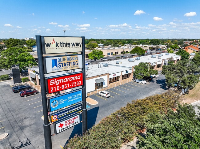 Plus de détails pour 2411 NE Loop 410, San Antonio, TX - Flex à vendre