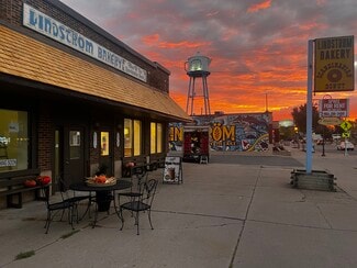 Plus de détails pour 12830 Lake Blvd, Lindstrom, MN - Bureau/Commerce de détail à louer