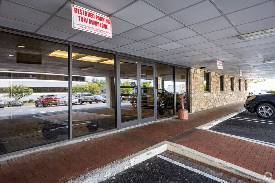 1037 Route 46 E, Clifton, NJ for lease - Building Photo - Image 3 of 16