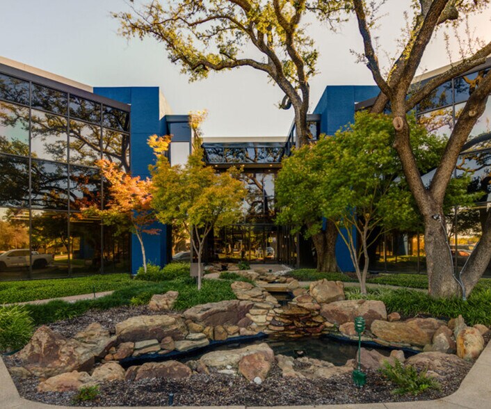 2665 Villa Creek Dr, Dallas, TX for lease - Building Photo - Image 1 of 6