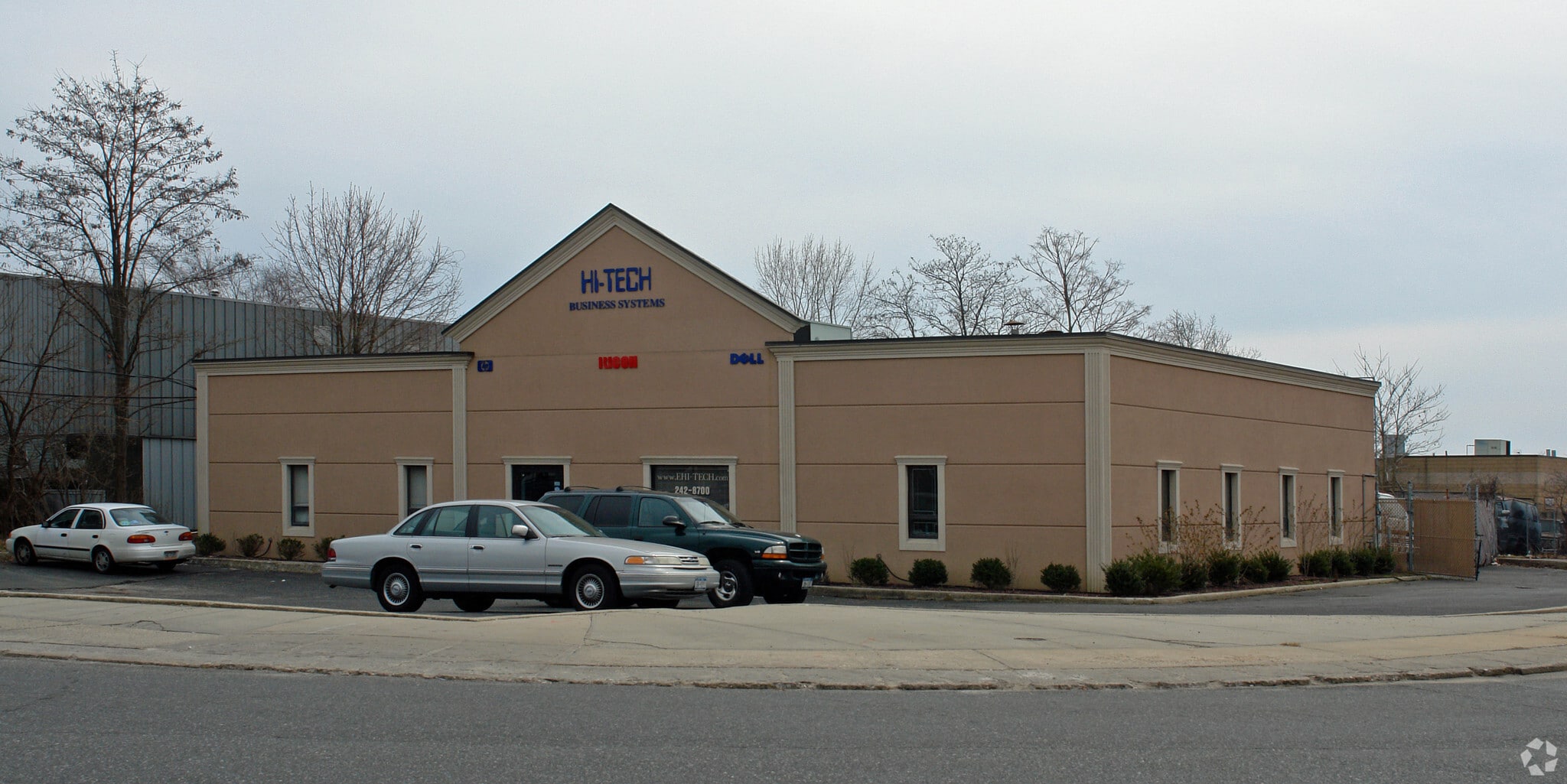 670 Pine Aire Dr, Deer Park, NY for lease Primary Photo- Image 1 of 3