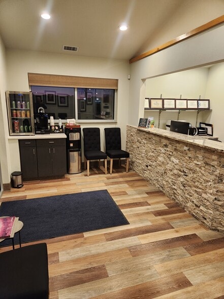 688 Del Sol Dr, Alamosa, CO for sale - Lobby - Image 2 of 18
