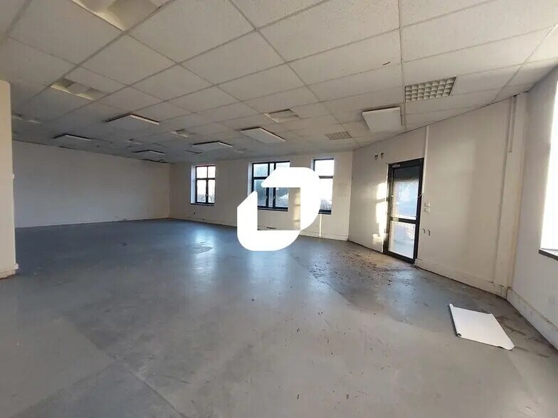 43 Avenue Des 3 Peuples, Montigny-le-Bretonneux for lease - Building Photo - Image 2 of 20