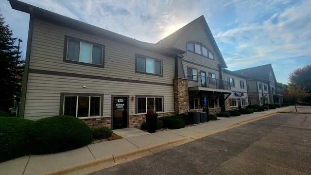 558-572 Bavaria Ln S, Chaska, MN for lease - Building Photo - Image 2 of 7