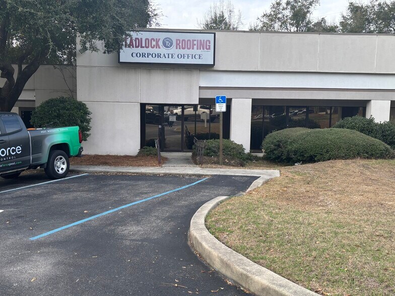 502 Capital Cir SE, Tallahassee, FL à louer - Photo du bâtiment - Image 3 de 11