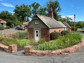 21 Ensign Dr, Avon, CT for lease Building Photo- Image 1 of 1