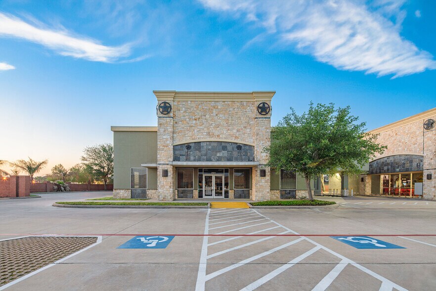 FM 1960 & Windermere, Houston, TX à louer - Photo du bâtiment - Image 3 de 4