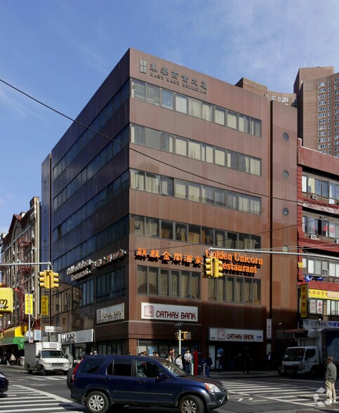 16-18 E Broadway, New York, NY for lease - Primary Photo - Image 1 of 9