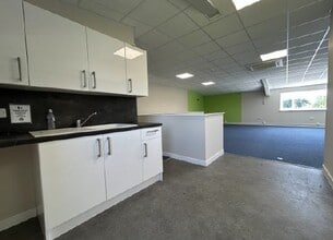 Godney Rd, Glastonbury for lease Interior Photo- Image 2 of 2