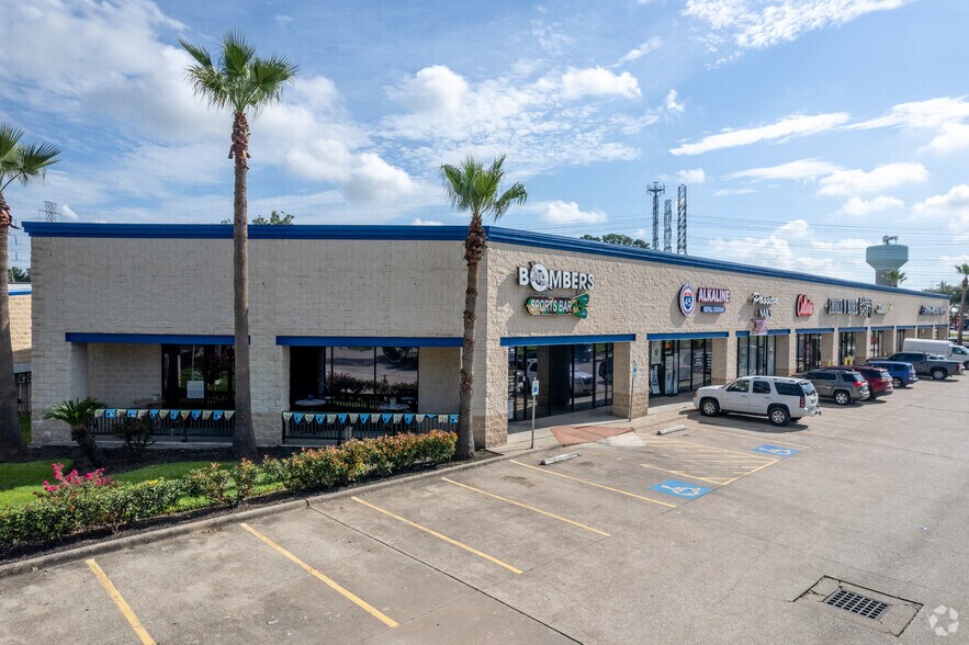 15327 Gulf Fwy, Houston, TX à louer - Photo du bâtiment - Image 2 de 22