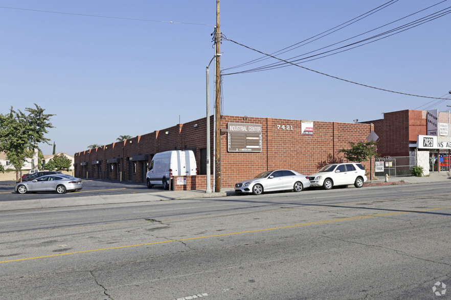 7401 Laurel Canyon Blvd, North Hollywood, CA for lease - Primary Photo - Image 3 of 12