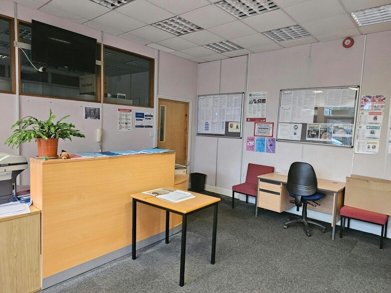 Pegamoid Rd, London for lease - Building Photo - Image 3 of 8