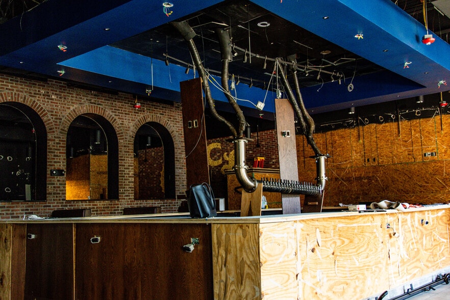 8151 International Dr, Orlando, FL for lease - Building Photo - Image 3 of 8