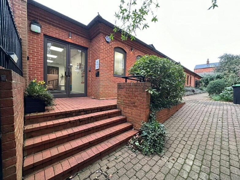 9-11 Bromham Rd, Bedford à louer - Photo du bâtiment - Image 3 de 7