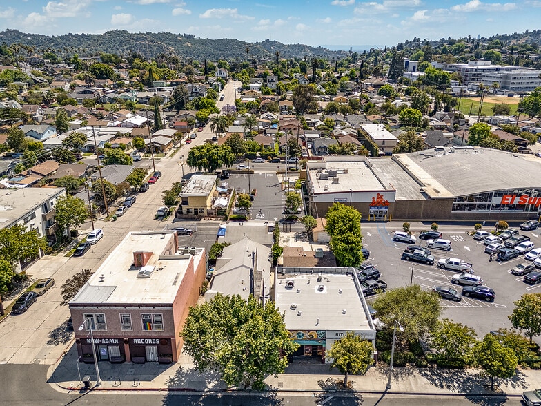5628-5630 York Blvd, Los Angeles, CA à vendre - Photo du bâtiment - Image 3 de 31