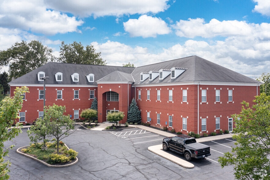 8111 Cheviot Rd, Cincinnati, OH à louer - Photo du bâtiment - Image 2 de 12