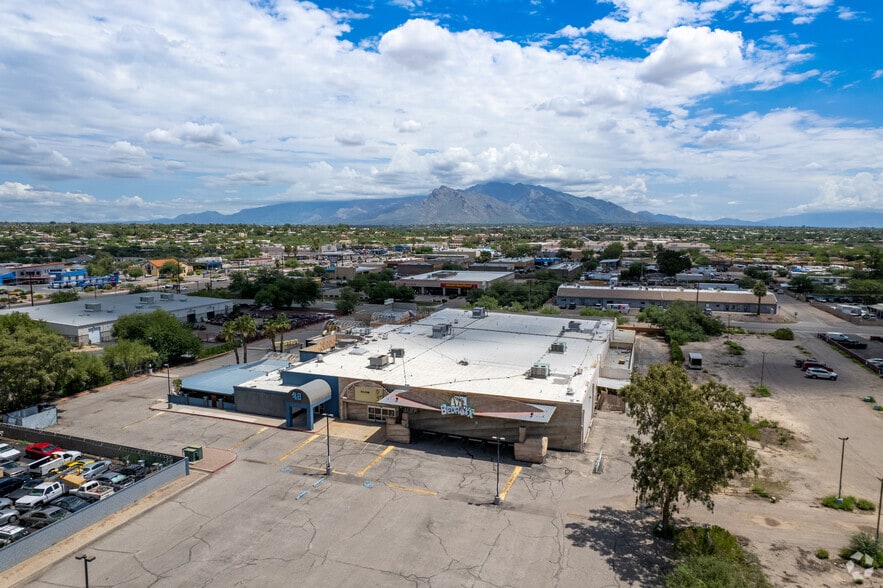 7061 N Camino Martin, Tucson, AZ for lease - Primary Photo - Image 1 of 5