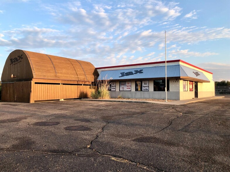 1907 E Mary St, Garden City, KS for sale - Building Photo - Image 1 of 1