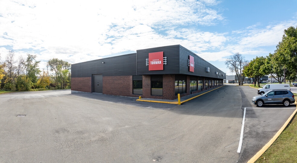 955 Av Saint-Jean-Baptiste, Québec, QC à louer - Photo du bâtiment - Image 3 de 4