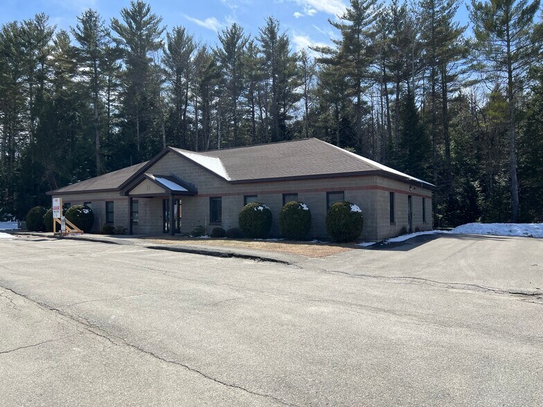 11 Evergreen Dr, Oakland, ME à vendre - Photo du bâtiment - Image 2 de 6