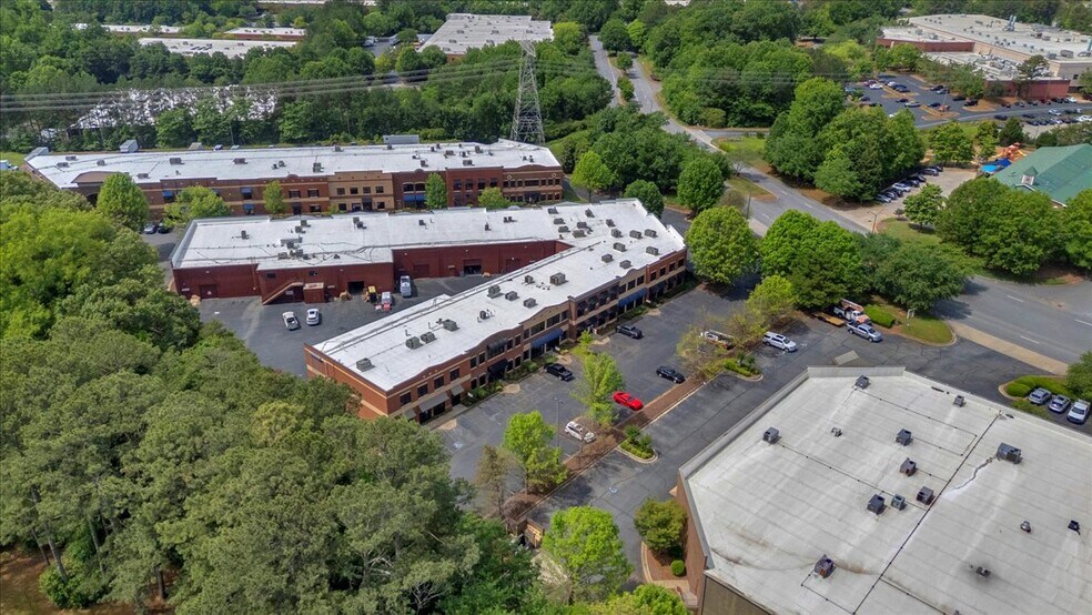 1880 W Oak Pky, Marietta, GA à vendre - Photo du bâtiment - Image 2 de 7