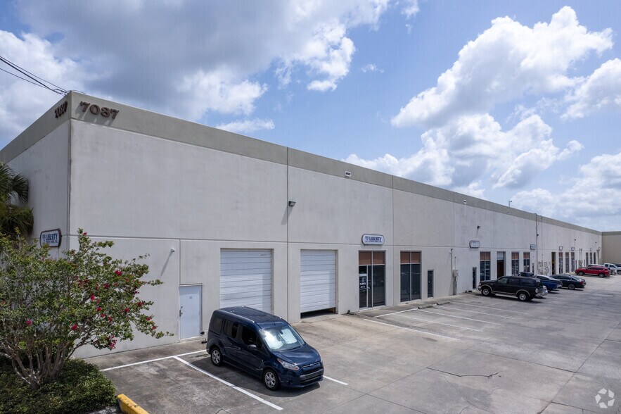 7037 Commonwealth Ave, Jacksonville, FL à louer - Photo du bâtiment - Image 2 de 12