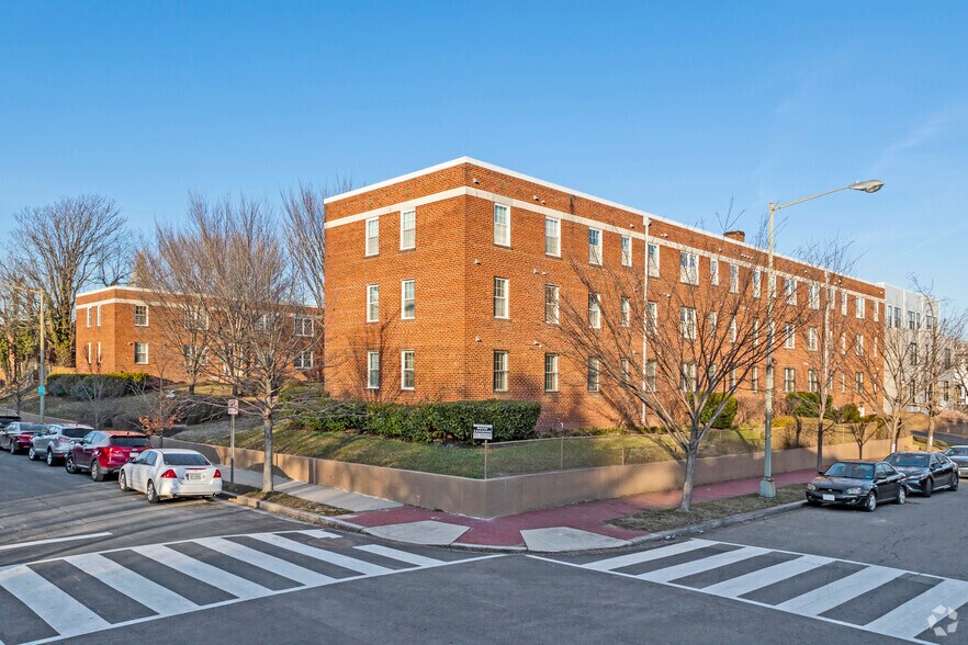 201 16th St NE, Washington, DC for sale - Primary Photo - Image 1 of 13